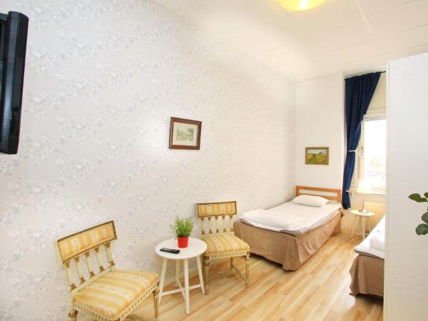 Rut & Ragnars Vandrarhem : photo 1 de la chambre chambre lits jumeaux avec salle de bains commune