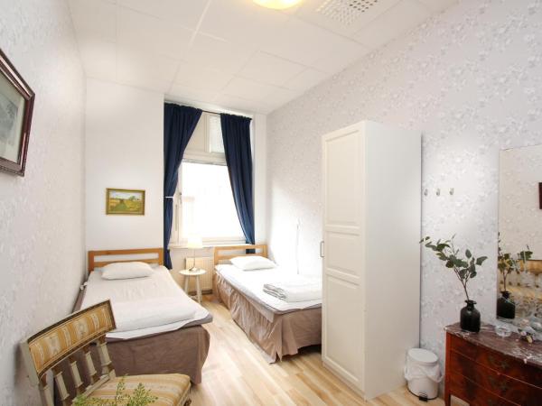 Rut & Ragnars Vandrarhem : photo 2 de la chambre chambre lits jumeaux avec salle de bains commune