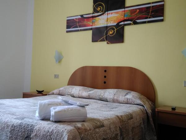 Hotel Tirreno : photo 1 de la chambre chambre double standard avec salle de bains commune