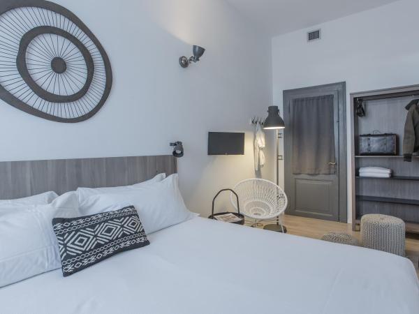 Erïk Langer House : photo 10 de la chambre chambre double avec salle de bains commune