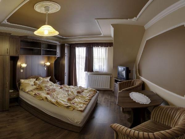 Hegyi Villa : photo 2 de la chambre chambre double avec balcon