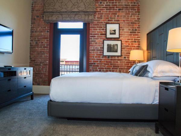 The Fairmont Heritage Place Ghirardelli Square : photo 2 de la chambre one bedroom residence with one king bed and sofa bed