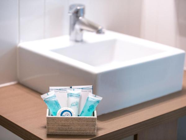 Manly Marina Cove Motel : photo 1 de la chambre chambre familiale avec balcon - premier Étage 