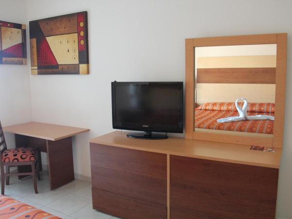 Hotel Real Zapopan : photo 2 de la chambre chambre lit king-size