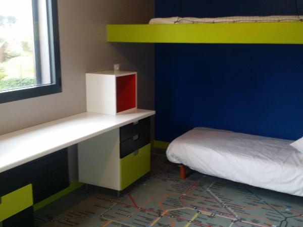 Hôtel des Rochers : photo 2 de la chambre appartement duplex - vue sur cour