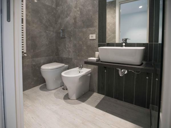 ESPOSITO PLAZA- ROOMS & SUITE : photo 9 de la chambre chambre familiale