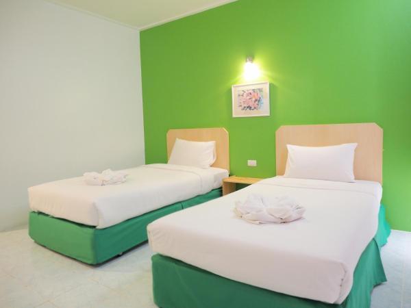 Siri Hotel Phuket : photo 7 de la chambre chambre lits jumeaux supérieure