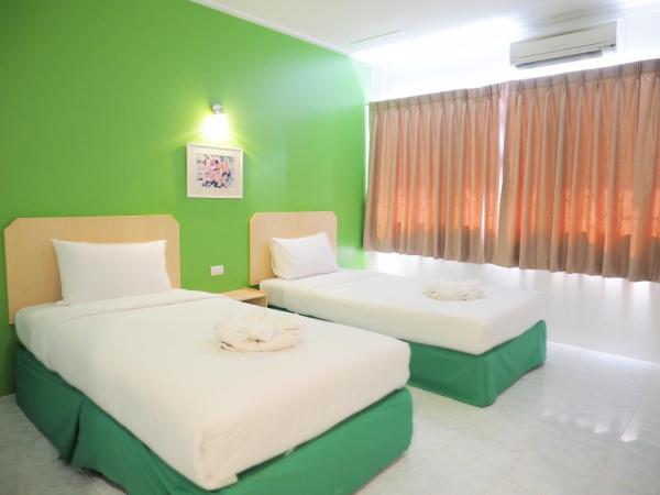 Siri Hotel Phuket : photo 6 de la chambre chambre lits jumeaux supérieure