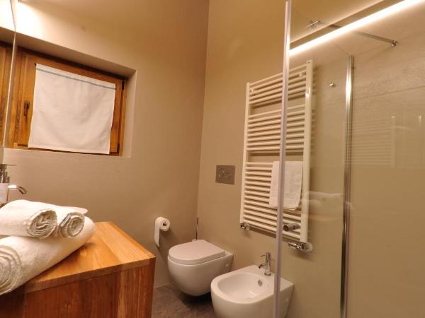 Maison Bionaz Ski & Sport : photo 9 de la chambre double room with hot tub and balcony