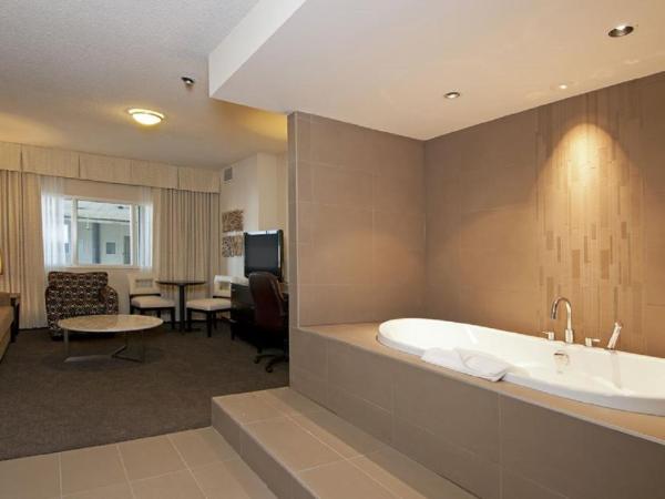 Coast Kamloops Hotel & Conference Centre : photo 4 de la chambre suite lune de miel coast