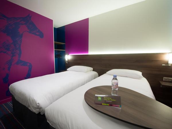 ibis Styles Saumur Gare Centre : photo 5 de la chambre suite familiale standard avec 2 chambres communicantes