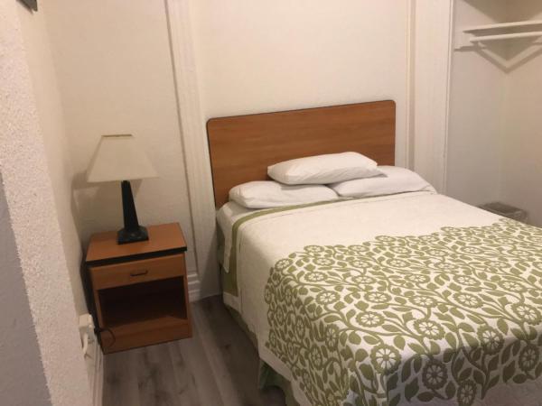 Boston Hotel : photo 1 de la chambre chambre double avec salle de bains privative