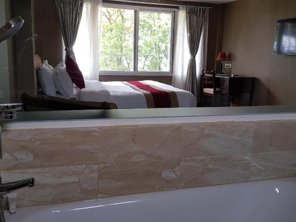 Himalayan Front Hotel by KGH Group : photo 4 de la chambre cottage de luxe - vue sur jungle