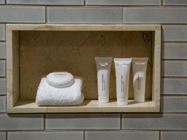 Nobu Hotel Miami Beach : photo 7 de la chambre chambre deluxe avec 2 lits queen-size - vue sur hôtel