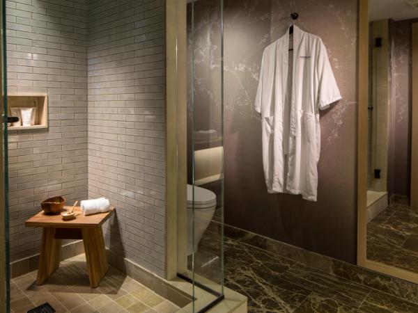 Nobu Hotel Miami Beach : photo 5 de la chambre chambre deluxe avec 2 lits queen-size - vue sur hôtel