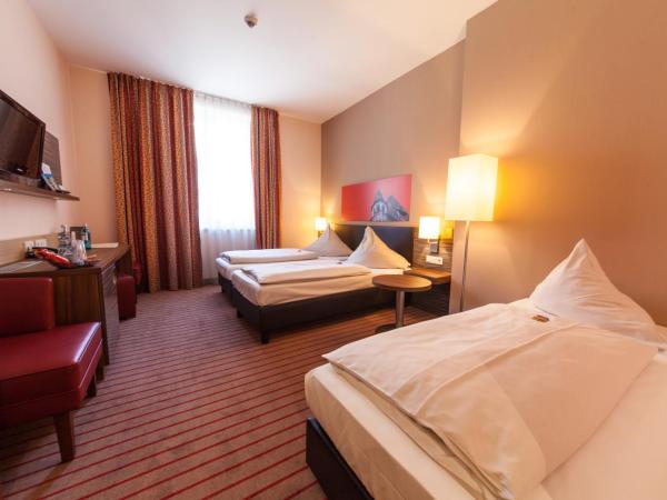 Novina Hotel Tillypark : photo 2 de la chambre chambre triple
