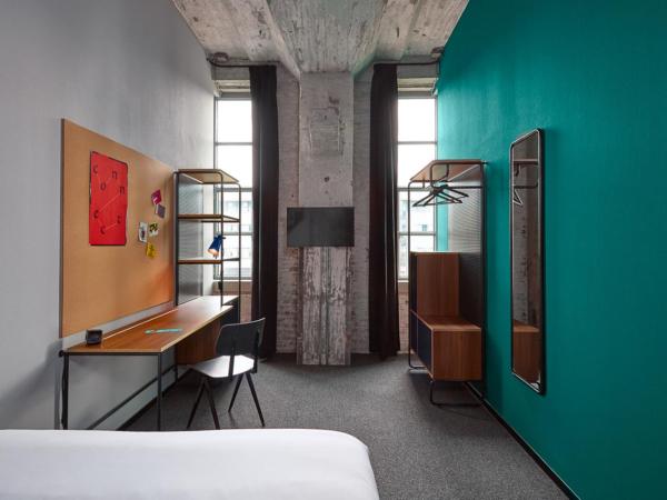 The Social Hub Maastricht : photo 4 de la chambre chambre exécutive lit queen-size