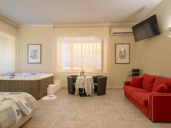 Villa Domus Salento Suites & Rooms con parcheggio privato in loco : photo 5 de la chambre suite lit queen-size avec baignoire spa