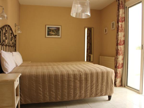 Logis Hôtel Le Manoir & Lounge : photo 5 de la chambre chambre double avec terrasse