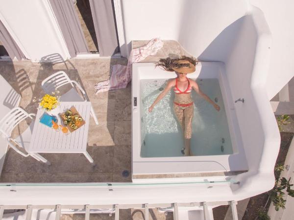 Spiros : photo 3 de la chambre suite supérieure avec bain à remous extérieur - vue sur mer