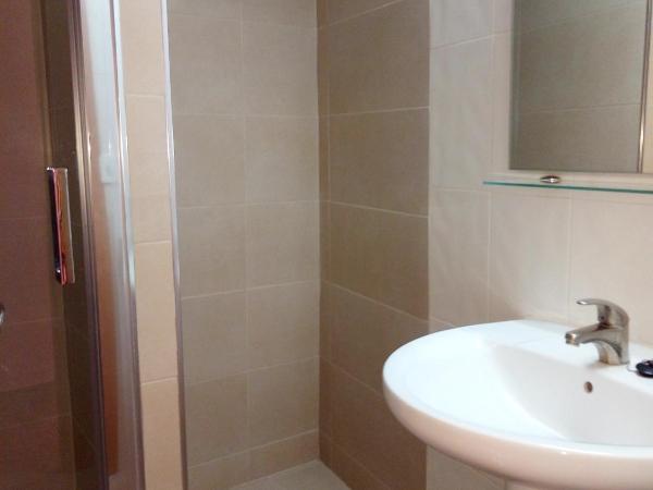 Hotel Iris : photo 4 de la chambre chambre familiale (5 adultes)