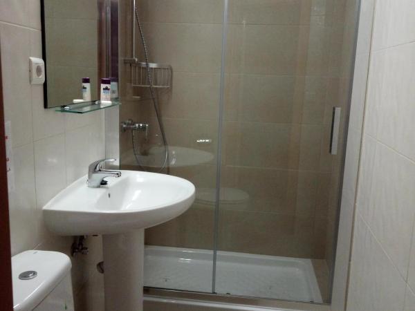 Hotel Iris : photo 3 de la chambre chambre familiale (6 adultes)