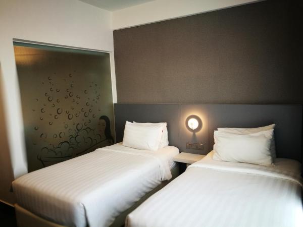 Amerin Hotel Johor Bahru : photo 2 de la chambre chambre lits jumeaux deluxe