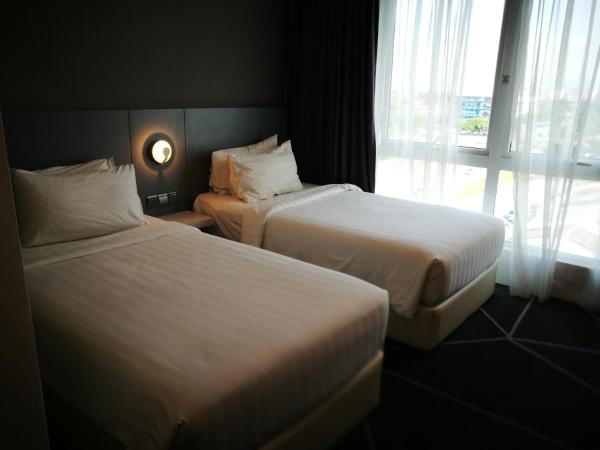 Amerin Hotel Johor Bahru : photo 1 de la chambre chambre lits jumeaux deluxe