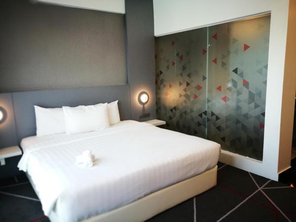 Amerin Hotel Johor Bahru : photo 2 de la chambre hébergement lit king-size super deluxe