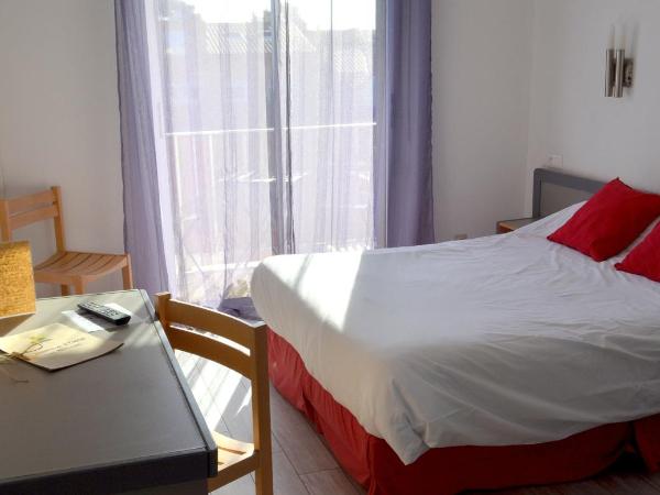 Hôtel Les Mimosas : photo 2 de la chambre chambre double confort avec balcon et climatisation - côté cour