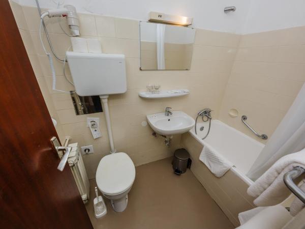 Hotel Medena Budget : photo 8 de la chambre chambre double ou lits jumeaux standard - vue sur jardin