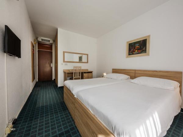 Hotel Medena Budget : photo 6 de la chambre chambre double ou lits jumeaux standard - vue sur jardin