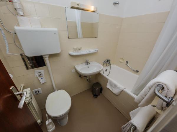 Hotel Medena Budget : photo 7 de la chambre chambre double ou lits jumeaux standard - vue sur jardin