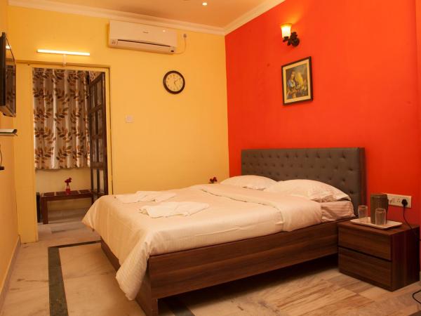 Om Sai Villa Guesthouse : photo 2 de la chambre chambre double deluxe avec balcon