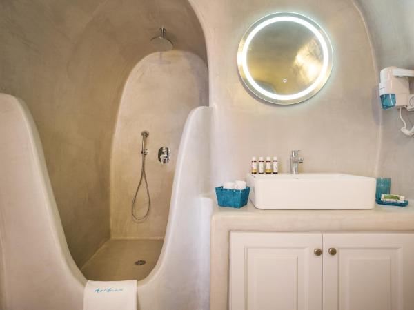 Horizon Aeifos Suites : photo 10 de la chambre suite triple troglodyte - vue sur caldeira