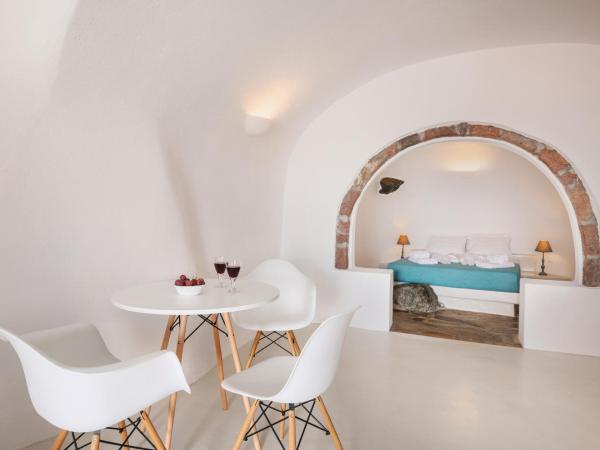 Horizon Aeifos Suites : photo 9 de la chambre suite triple troglodyte - vue sur caldeira