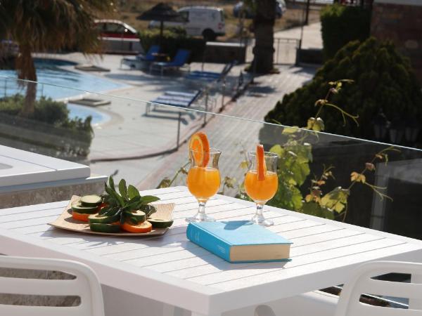 Spiros : photo 5 de la chambre suite supérieure avec bain à remous extérieur - vue sur mer