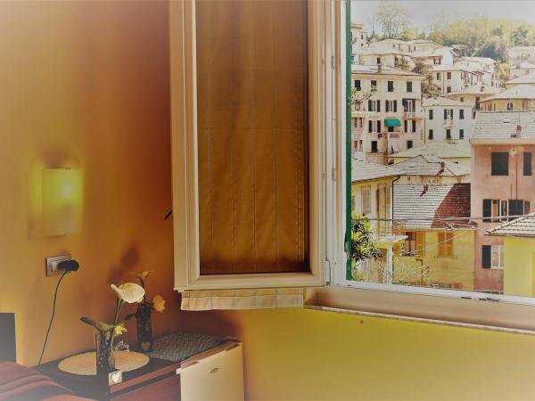 Levante Blu : photo 3 de la chambre chambre double avec salle de bains séparée