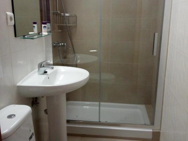 Hotel Iris : photo 7 de la chambre chambre triple