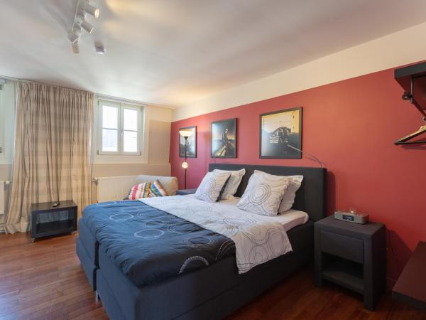 Because the Night city lodge : photo 2 de la chambre chambre double avec salle de bains privative