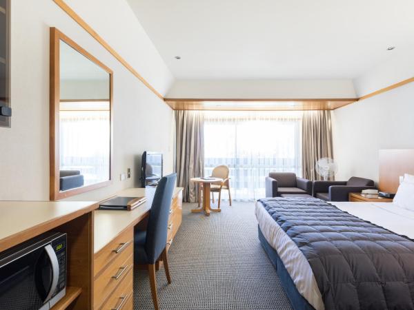Commodore Airport Hotel Christchurch : photo 7 de la chambre chambre lit king-size premium - vue sur jardin