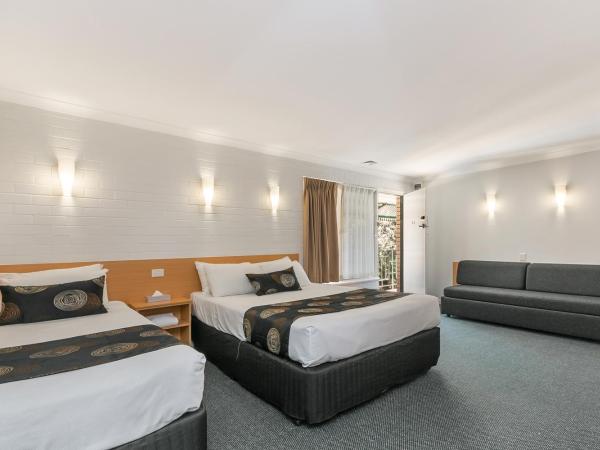 Flag Motor Lodge : photo 1 de la chambre superior room with balcony or garden patio