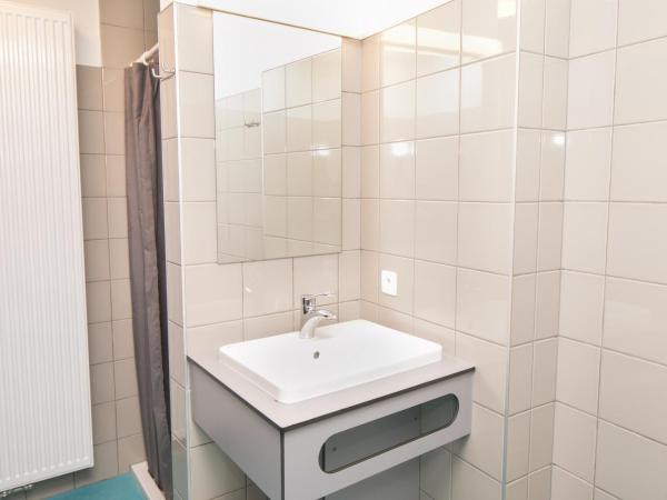 Hostel Bruegel : photo 5 de la chambre chambre triple avec douche