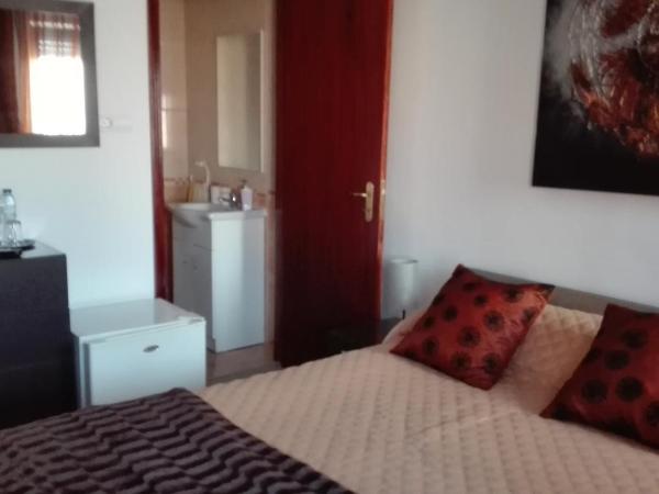 Alojamento S. Pedro : photo 2 de la chambre chambre double avec salle de bains privative