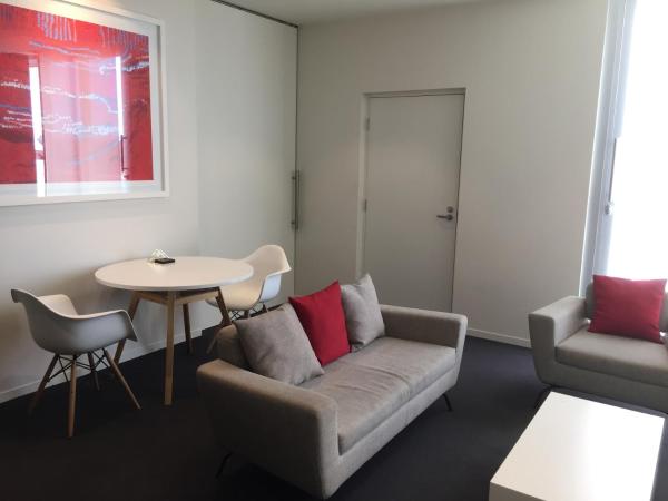 Tasha's Apartments on Warwick : photo 8 de la chambre chambre double ou lits jumeaux avec balcon