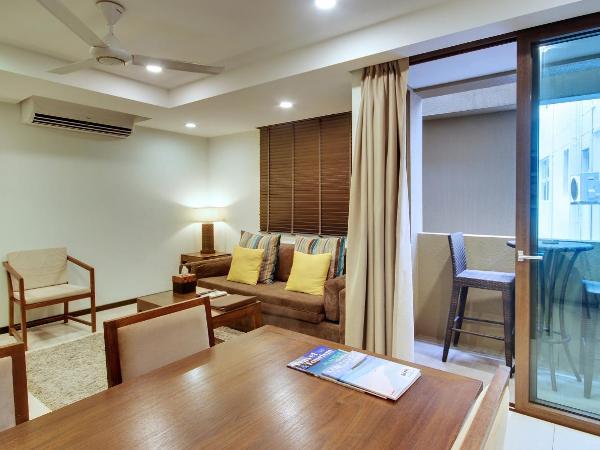 The Somerset Hotel : photo 6 de la chambre premier business suite (free return airport transfer, 10% off on food & beverage and complimentary gym access)