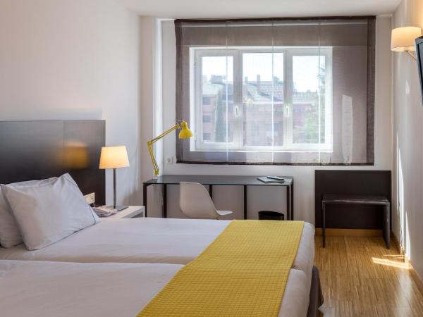 Rafaelhoteles Atocha : photo 1 de la chambre chambre double ou lits jumeaux avec lit d'appoint