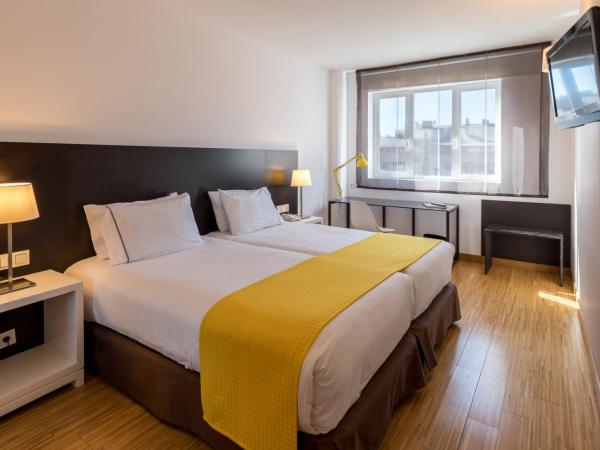 Rafaelhoteles Atocha : photo 4 de la chambre chambre double ou lits jumeaux avec lit d'appoint