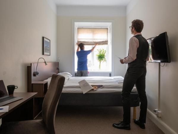 Castle House Inn : photo 4 de la chambre chambre simple avec salle de bains commune