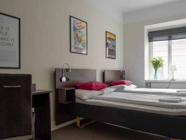 Castle House Inn : photo 10 de la chambre chambre double ou lits jumeaux avec salle de bains commune